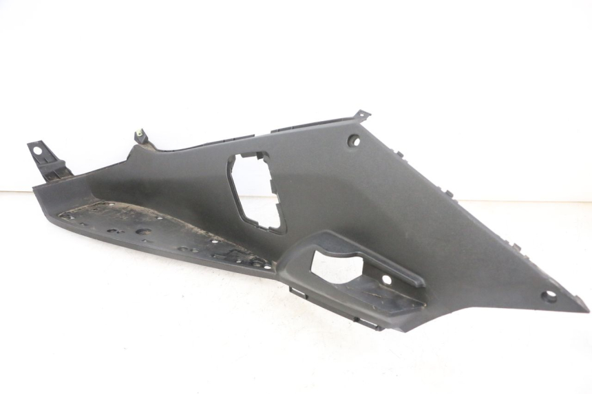 photo de TRITTBRETT VERKLEIDUNG LINKS PEUGEOT SATELIS 125 (2013 - 2018) - Detailansicht des Bauteils