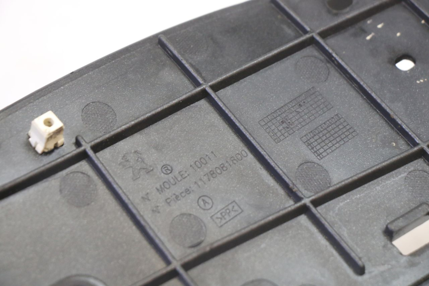 photo de TRITTBRETT VERKLEIDUNG LINKS PEUGEOT SATELIS 125 (2013 - 2018) - Weitere Ansicht des Artikels