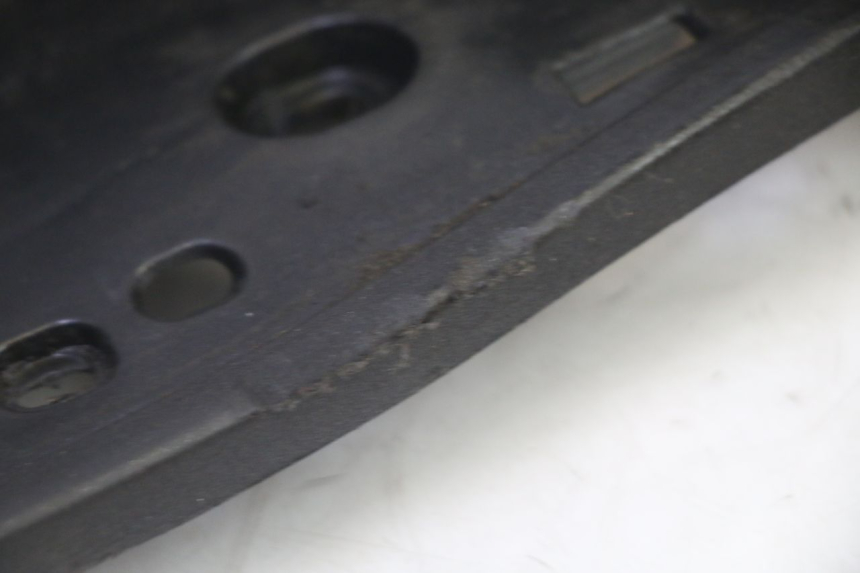 photo de TRITTBRETT VERKLEIDUNG LINKS PEUGEOT SATELIS 125 (2013 - 2018) - Zoom auf Gebrauchszustand