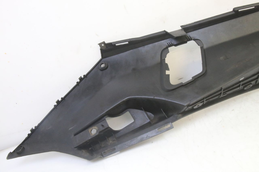 photo de TRITTBRETT VERKLEIDUNG LINKS PEUGEOT SATELIS 125 (2013 - 2018) - Oberflächenzustand und Material