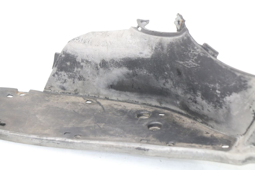 photo de TRITTBRETT VERKLEIDUNG LINKS APRILIA SCARABEO GT 125 (1999 - 2007) - Details der Befestigungspunkte