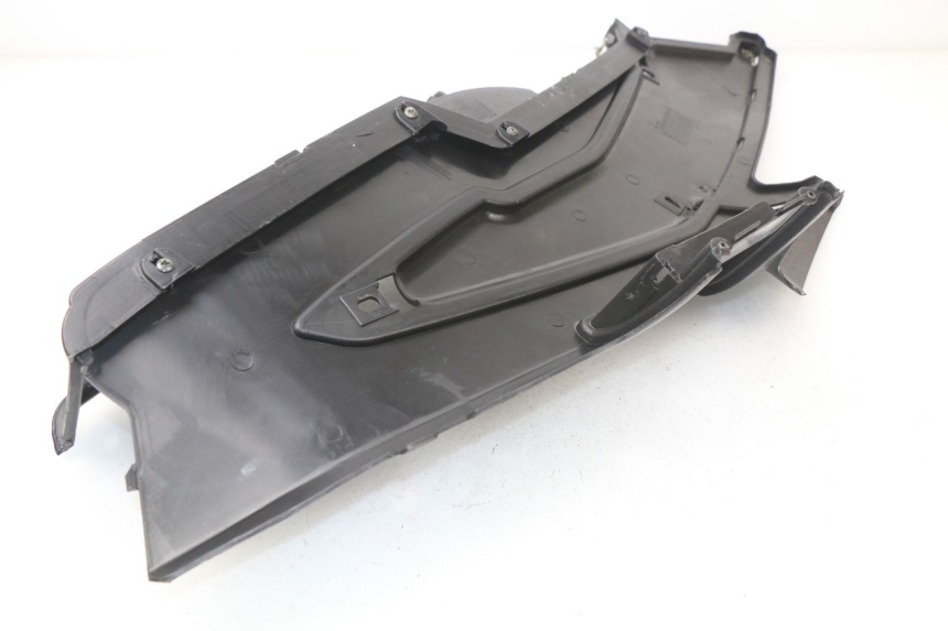 photo de TRITTBRETT VERKLEIDUNG LINKS RAZZO STEED 125 (2012 - 2018) - Zoom auf Gebrauchszustand