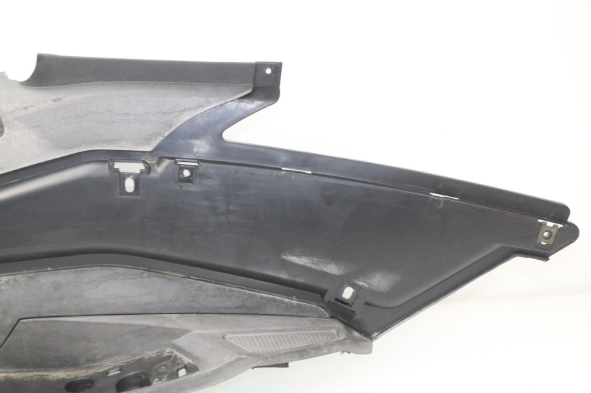 photo de TRITTBRETT VERKLEIDUNG LINKS RAZZO STEED 125 (2012 - 2018) - Oberflächenzustand und Material