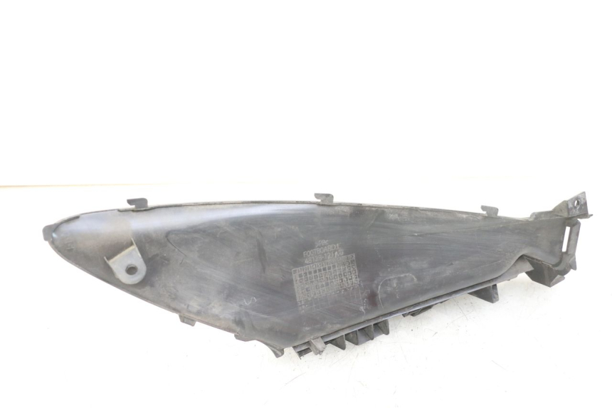 photo de TRITTBRETT VERKLEIDUNG LINKS SUZUKI BURGMAN 125 (2018 - 2021) - Zoom auf Gebrauchszustand