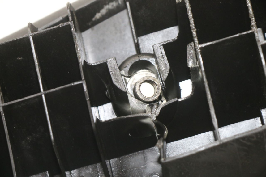 photo de TRITTBRETT VERKLEIDUNG LINKS SUZUKI BURGMAN 125 (2015 - 2017) - Oberflächenzustand und Material