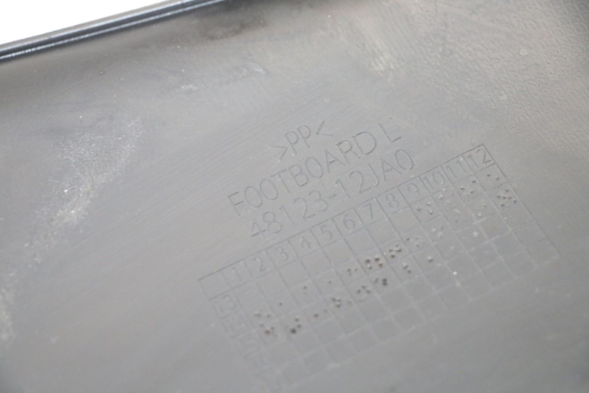 photo de TRITTBRETT VERKLEIDUNG LINKS SUZUKI BURGMAN 125 (2015 - 2017) - Geprüftes Gebrauchtteil