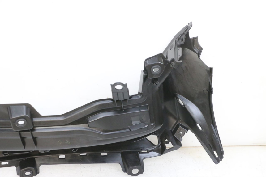 photo de TRITTBRETT VERKLEIDUNG LINKS YAMAHA TRICITY 300 (2020 - 2024) - Details der Befestigungspunkte