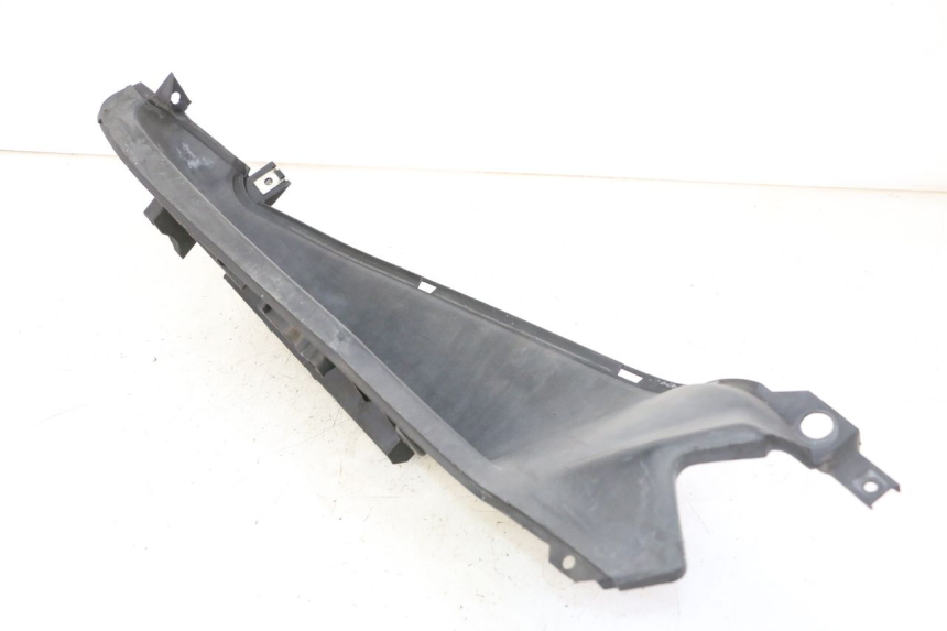 photo de TRITTBRETT VERKLEIDUNG LINKS YAMAHA X-CITY XCITY 125 (2007 - 2013) - Details der Befestigungspunkte