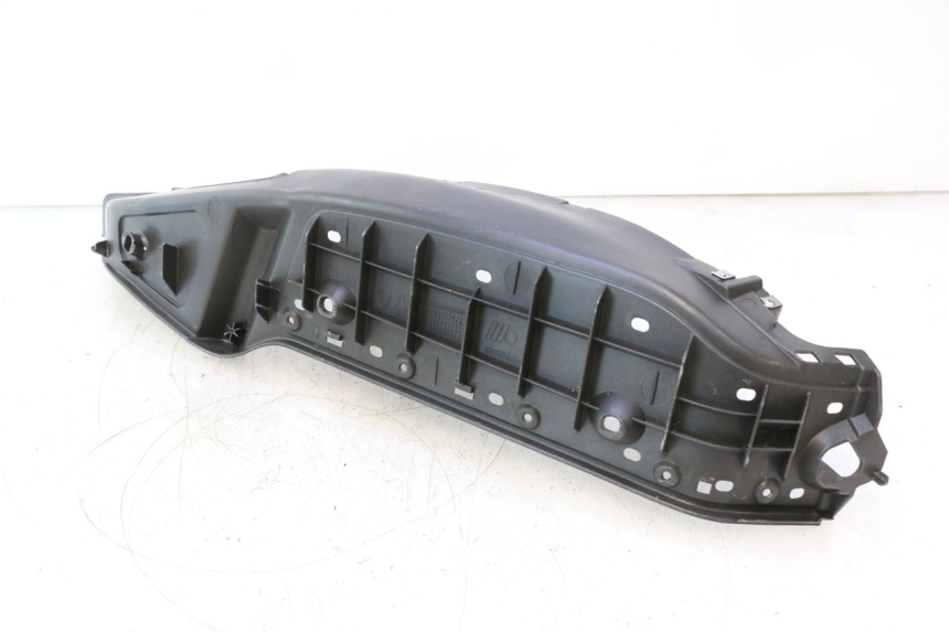 photo de TRITTBRETT VERKLEIDUNG LINKS PIAGGIO X8 STREET 125 (2006 - 2007) - Oberflächenzustand und Material