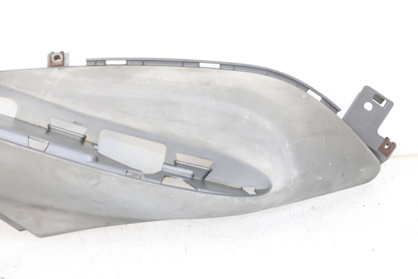 photo de TRITTBRETT VERKLEIDUNG LINKS YAMAHA NEOS NEO'S 4T 50 (2008 - 2016) - Details der Befestigungspunkte