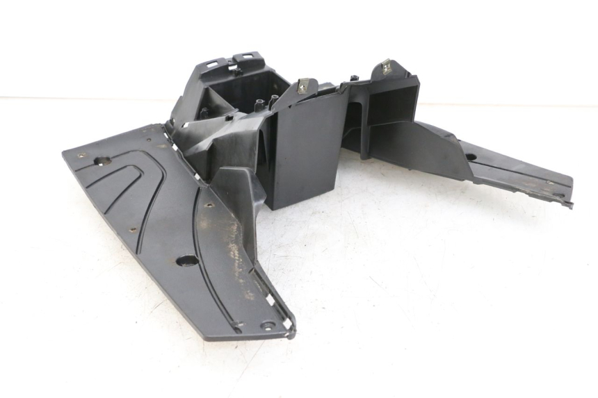 photo de TRITTBRETT VERKLEIDUNG NECO GPX LC 2T 50 (2014 - 2018) - Details der Befestigungspunkte