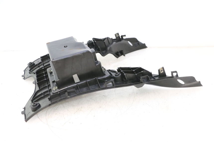 photo de TRITTBRETT VERKLEIDUNG EUROCKA GTR 50 (2007 - 2017) - Details der Befestigungspunkte