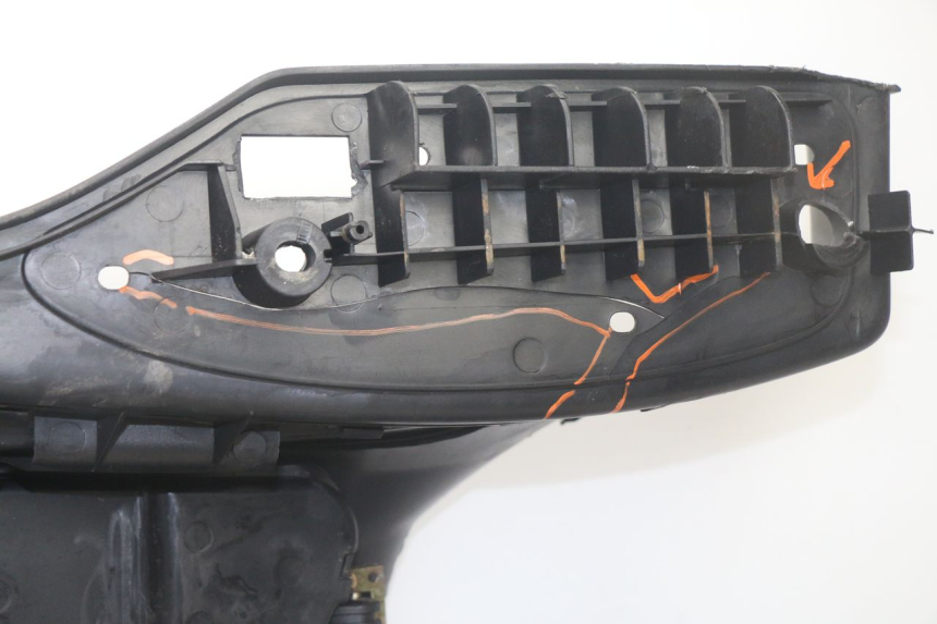 photo de TRITTBRETT VERKLEIDUNG SYM GTS EVO 125 (2009 - 2013) - Oberflächenzustand und Material