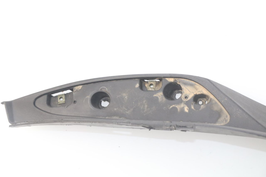 photo de TRITTBRETT VERKLEIDUNG JONWAY GTX 2T 50 (2014 - 2020) - Fokus auf die Struktur