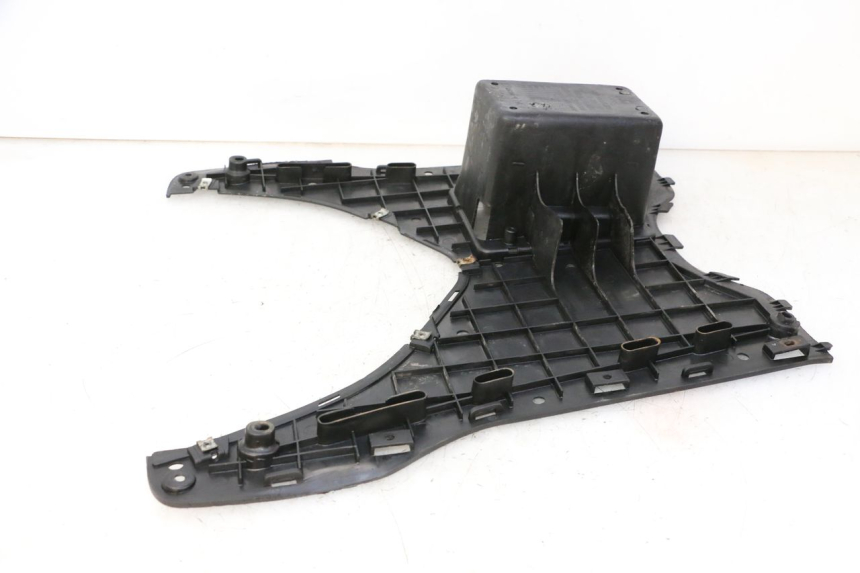 photo de TRITTBRETT VERKLEIDUNG DAELIM HISTORY 125 (2001 - 2002) - Oberflächenzustand und Material