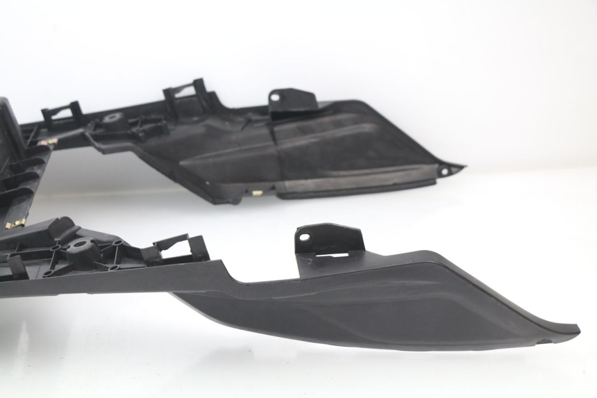photo de TRITTBRETT VERKLEIDUNG SYM JET 4 50 (2010 - 2014) - Technische Nahaufnahme