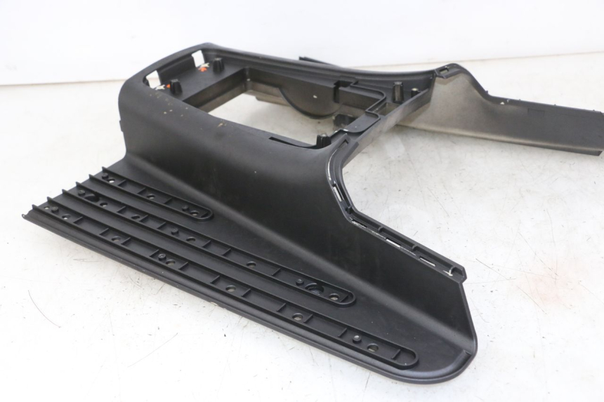 photo de TRITTBRETT VERKLEIDUNG JM MOTORS VX 125 (2022 - 2025) - Details der Befestigungspunkte