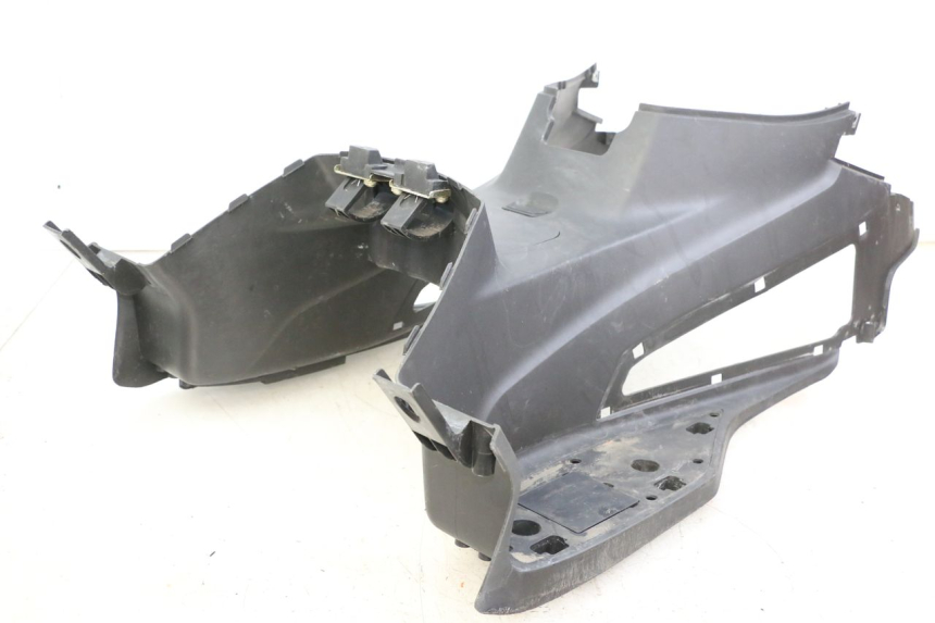 photo de TRITTBRETT VERKLEIDUNG SYM JOYMAX 125 (2010 - 2017) - Charakteristische Merkmale