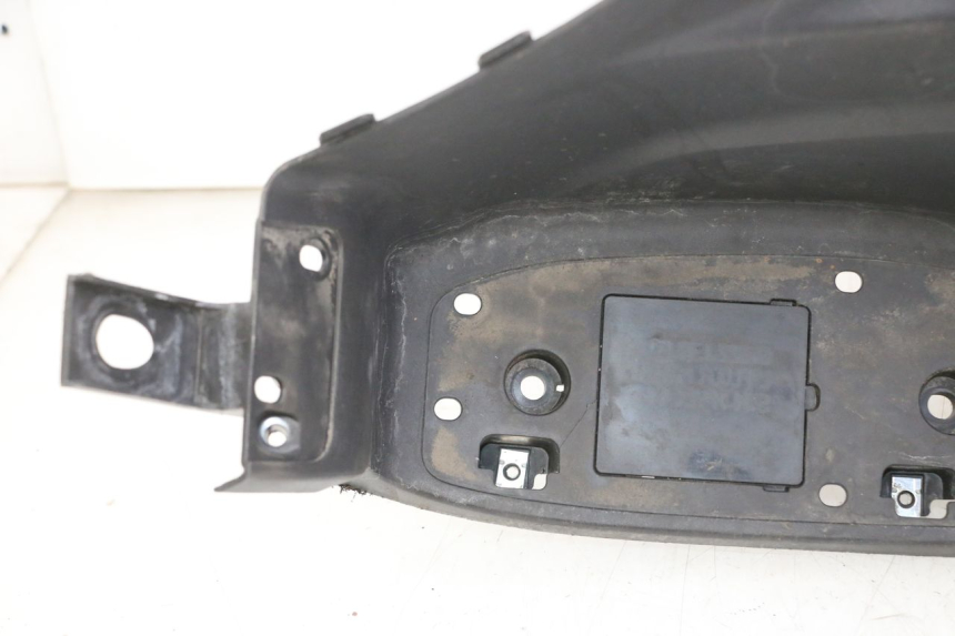 photo de TRITTBRETT VERKLEIDUNG SYM JOYMAX 125 (2010 - 2017) - Fokus auf die Struktur