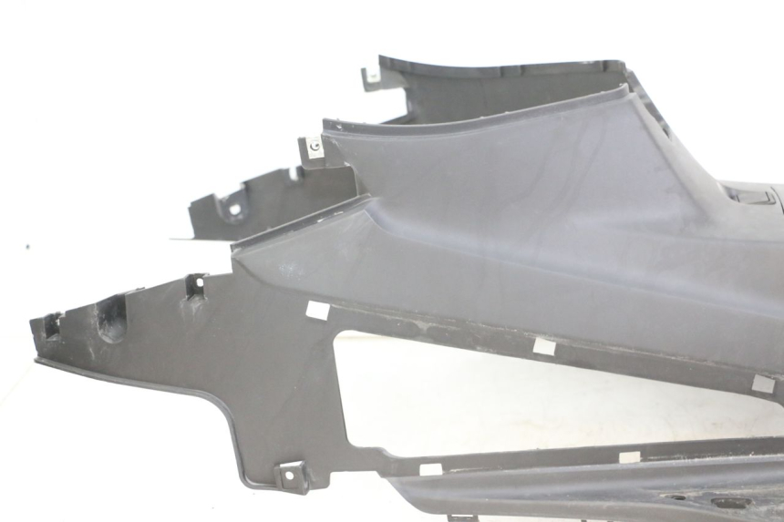 photo de TRITTBRETT VERKLEIDUNG SYM JOYMAX 125 (2010 - 2017) - Details der Befestigungspunkte