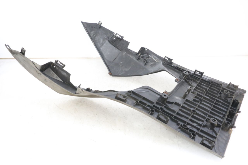 photo de TRITTBRETT VERKLEIDUNG SYM JOYRIDE EVO 125 (2009 - 2016) - Zoom auf Gebrauchszustand