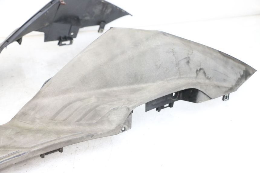 photo de TRITTBRETT VERKLEIDUNG SYM JOYRIDE EVO 125 (2009 - 2016) - Details der Befestigungspunkte