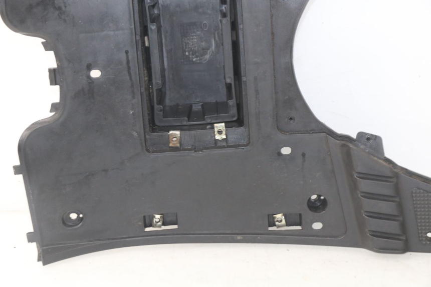 photo de TRITTBRETT VERKLEIDUNG RIDE JUMP 2T 50 (2012 - 2017) - Details der Befestigungspunkte