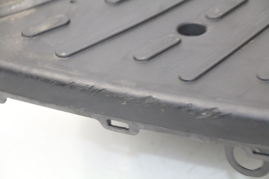 photo de TRITTBRETT VERKLEIDUNG PEUGEOT KISBEE 2T 50 (2010 - 2017) - Details der Befestigungspunkte