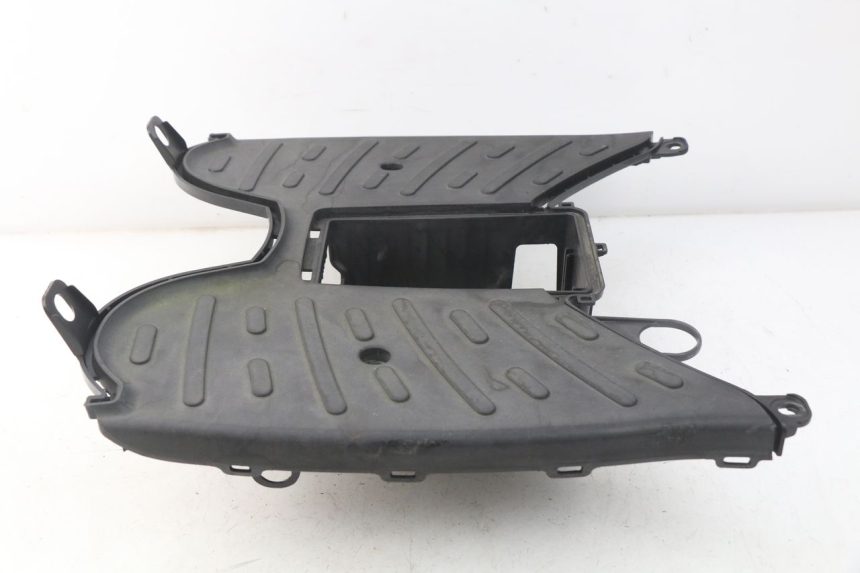 photo de TRITTBRETT VERKLEIDUNG PEUGEOT KISBEE 2T 50 (2010 - 2017) - Detailansicht des Bauteils