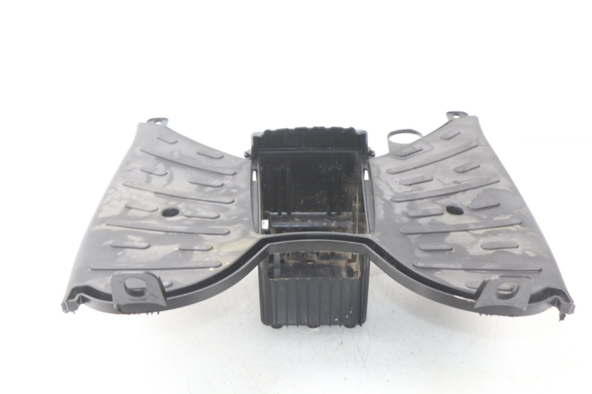 photo de TRITTBRETT VERKLEIDUNG PEUGEOT KISBEE 2T 50 (2010 - 2017) - Details der Befestigungspunkte