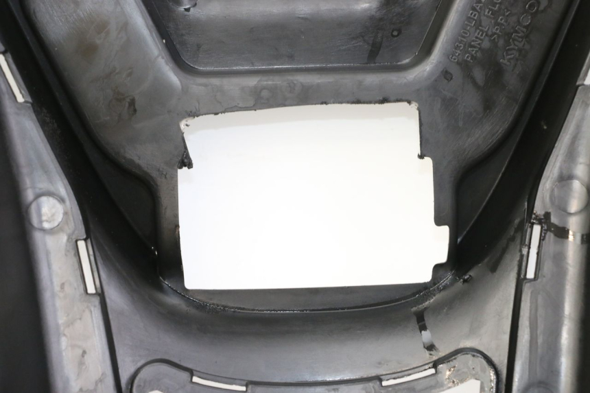 photo de TRITTBRETT VERKLEIDUNG KYMCO XCITING 500 (2007 - 2010) - Zoom auf Gebrauchszustand