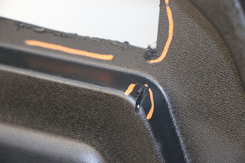 photo de TRITTBRETT VERKLEIDUNG KYMCO XCITING 500 (2007 - 2010) - Oberflächenzustand und Material