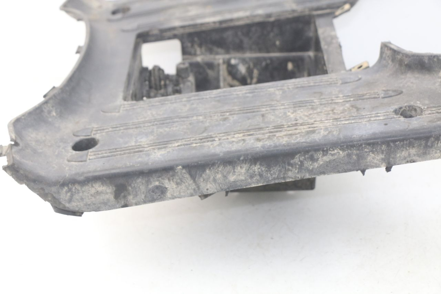 photo de TRITTBRETT VERKLEIDUNG KYMCO LIKE 2T 50 (2009 - 2018) - Details der Befestigungspunkte