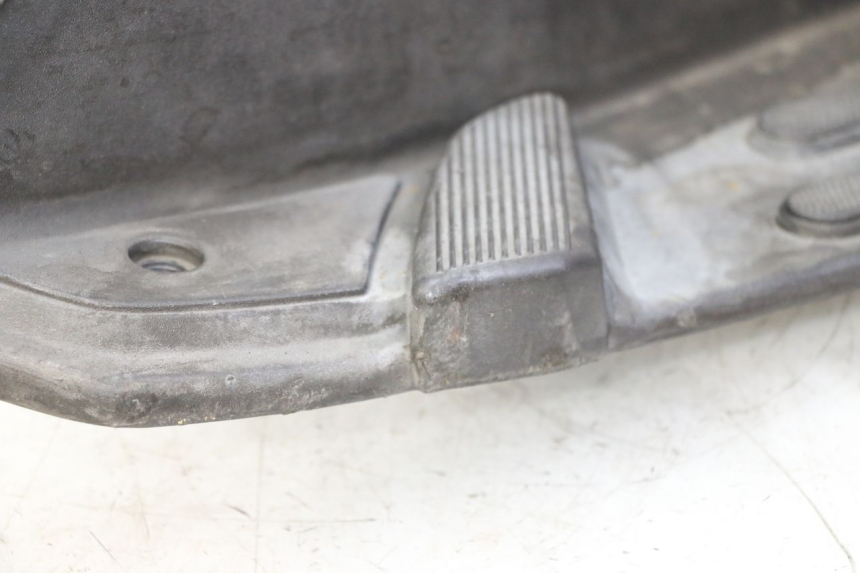 photo de TRITTBRETT VERKLEIDUNG PIAGGIO LXV 4T 50 (2009 - 2013) - Detaillierte Sichtprüfung