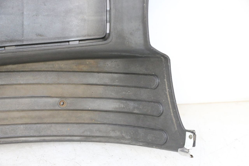 photo de TRITTBRETT VERKLEIDUNG PIAGGIO LXV 4T 50 (2009 - 2013) - Fokus auf die Struktur