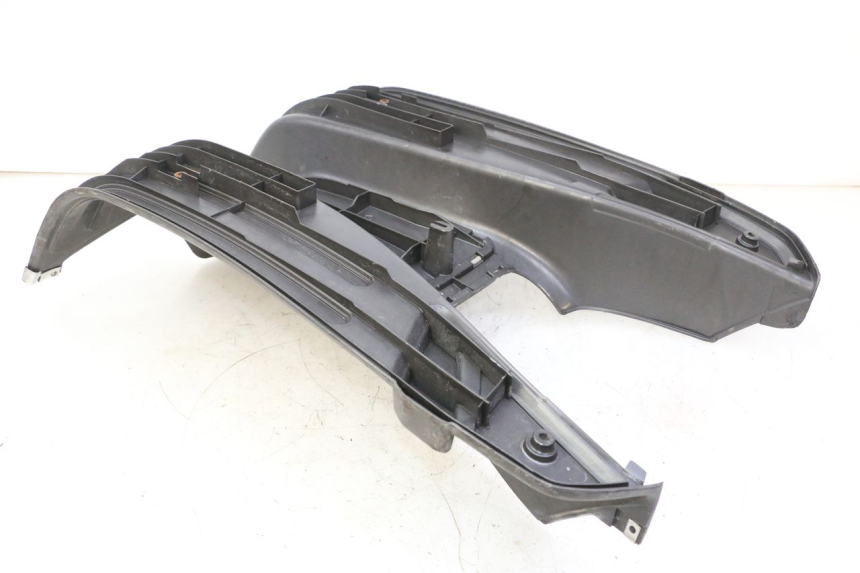 photo de TRITTBRETT VERKLEIDUNG PIAGGIO LXV 4T 50 (2009 - 2013) - Zoom auf Gebrauchszustand