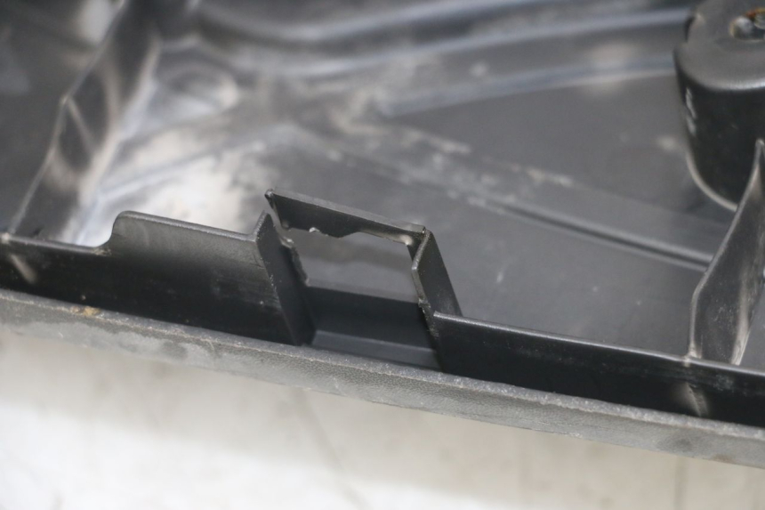 photo de TRITTBRETT VERKLEIDUNG SYM MIO 50 (2005 - 2010) - Technische Nahaufnahme