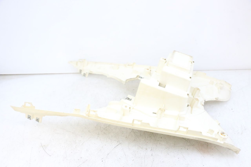 photo de TRITTBRETT VERKLEIDUNG SYM MIO 50 (2011 - 2017) - Detailansicht des Bauteils