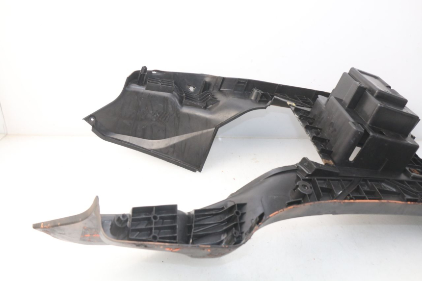 photo de TRITTBRETT VERKLEIDUNG SYM ORBIT 2 4T 50 (2008 - 2017) - Detailansicht des Bauteils