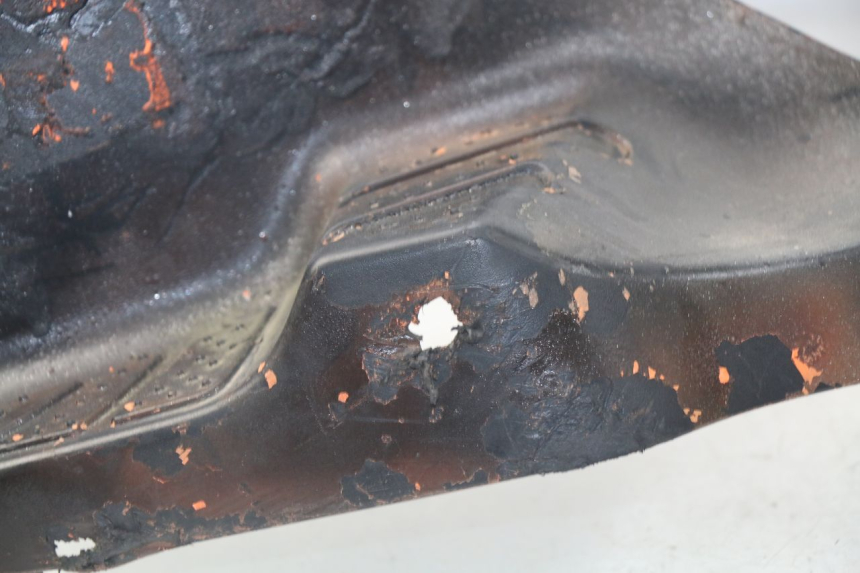 photo de TRITTBRETT VERKLEIDUNG SYM ORBIT 2 4T 50 (2008 - 2017) - Kennzeichnungen und Originalreferenzen