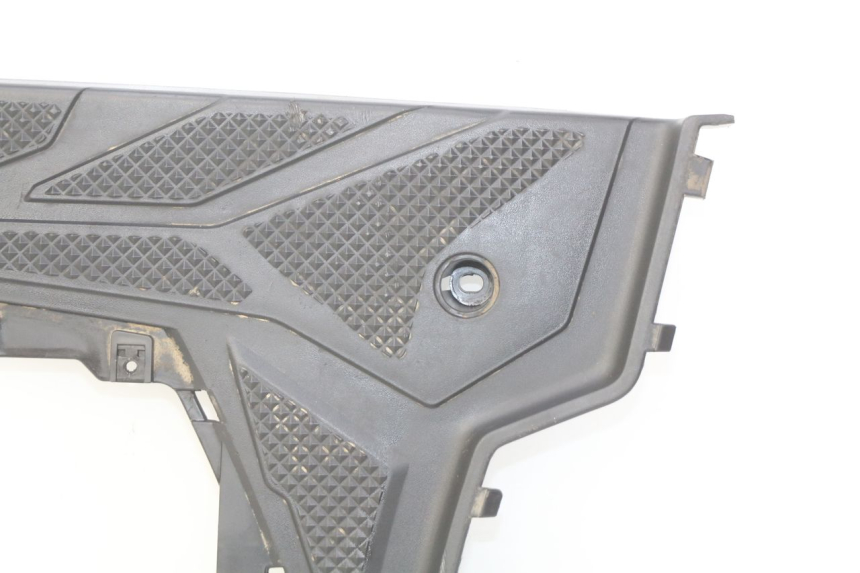 photo de TRITTBRETT VERKLEIDUNG SYM ORBIT III 3 4T 50 (2021 - 2025) - Details der Befestigungspunkte