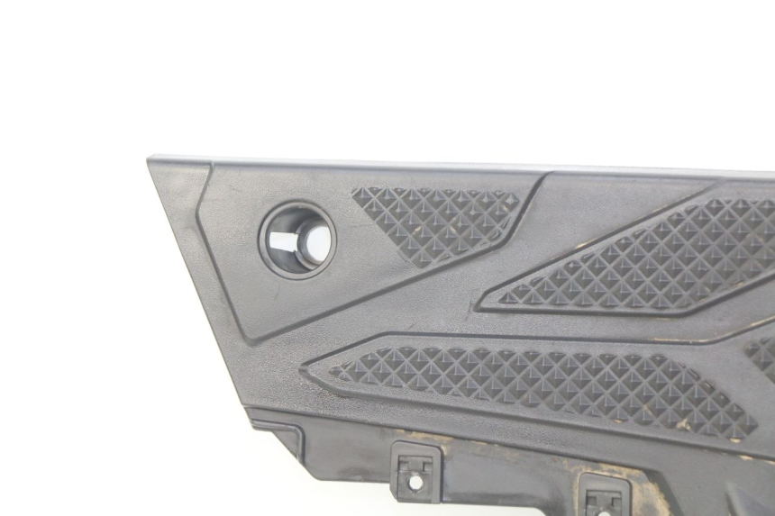 photo de TRITTBRETT VERKLEIDUNG SYM ORBIT III 3 4T 50 (2021 - 2025) - Oberflächenzustand und Material