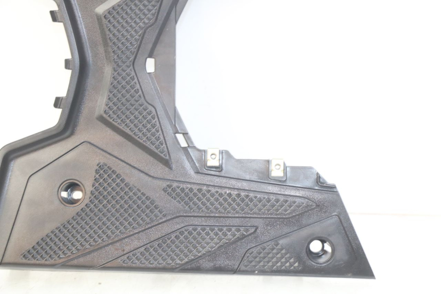 photo de TRITTBRETT VERKLEIDUNG SYM ORBIT III 3 4T 50 (2021 - 2025) - Zoom auf Gebrauchszustand