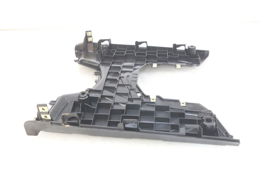 photo de TRITTBRETT VERKLEIDUNG SYM ORBIT III 3 4T 50 (2021 - 2025) - Details der Befestigungspunkte