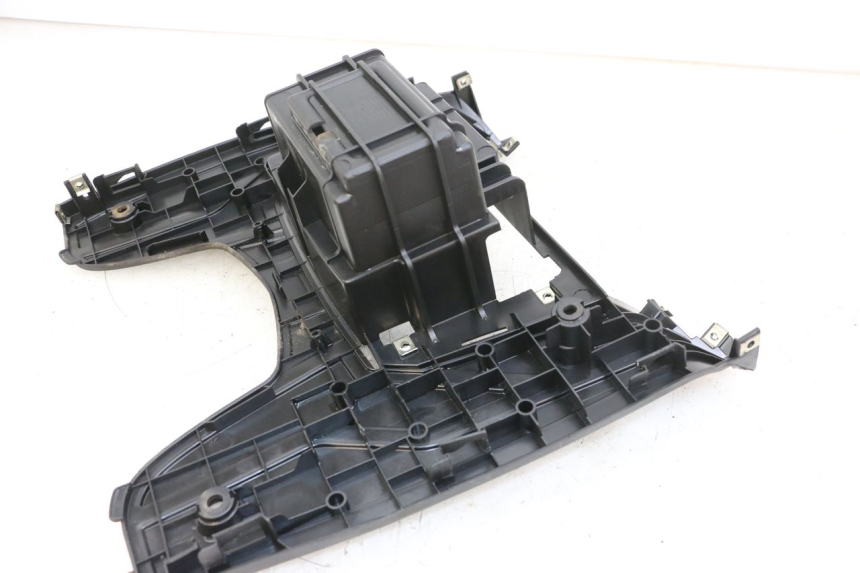 photo de TRITTBRETT VERKLEIDUNG PEUGEOT BELVILLE 125 (2017 - 2021) - Detailansicht des Bauteils