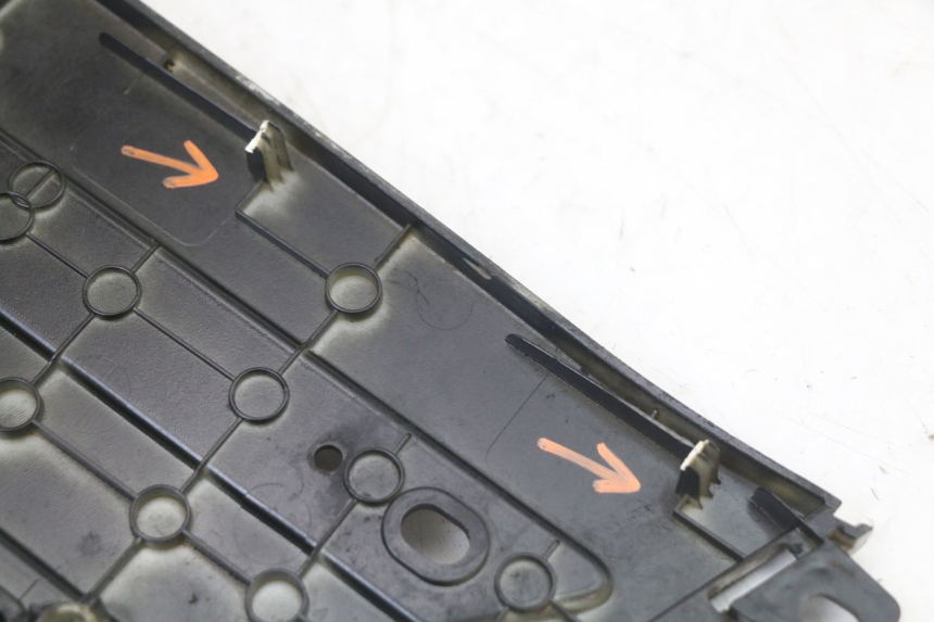 photo de TRITTBRETT VERKLEIDUNG PEUGEOT DJANGO 125 (2014 - 2017) - Charakteristische Merkmale