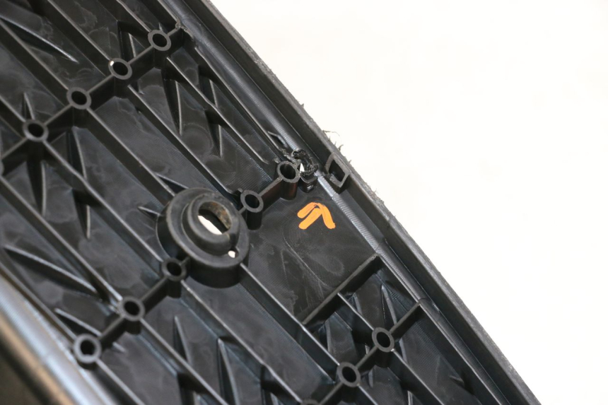 photo de TRITTBRETT VERKLEIDUNG PEUGEOT SPEEDFIGHT 3 LC 2T 50 (2009 - 2015) - Details der Befestigungspunkte