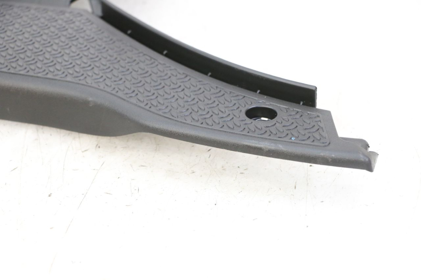 photo de TRITTBRETT VERKLEIDUNG PIAGGIO NRG POWER PUREJET 50 (2018 - 2021) - Zoom auf Gebrauchszustand