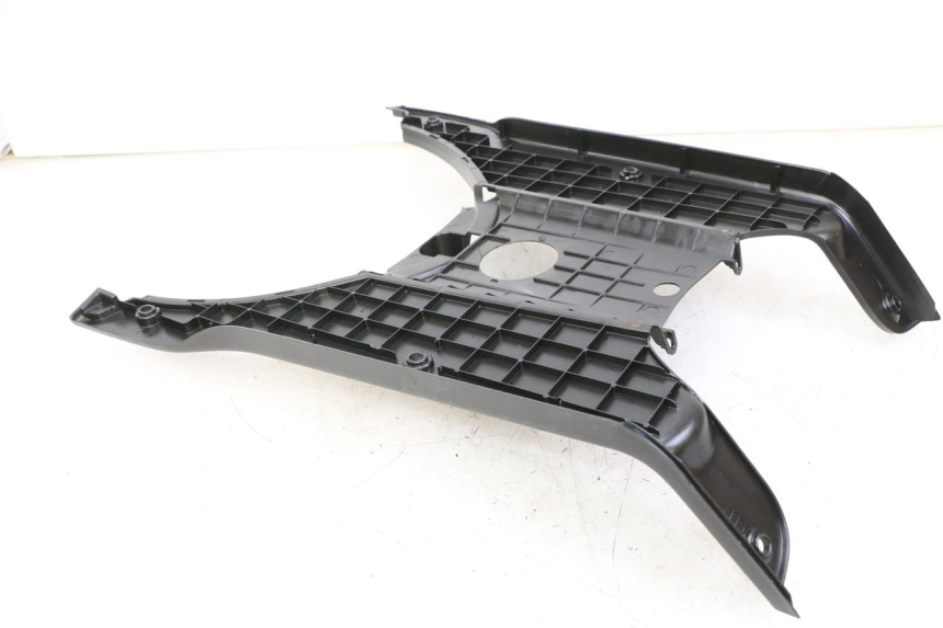 photo de TRITTBRETT VERKLEIDUNG PIAGGIO NRG POWER PUREJET 50 (2018 - 2021) - Details der Befestigungspunkte