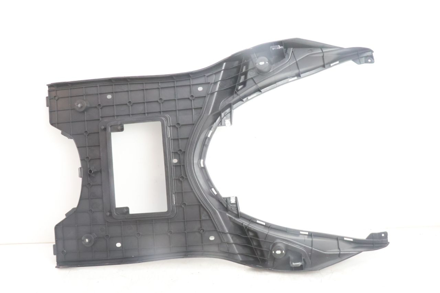 photo de TRITTBRETT VERKLEIDUNG JM MOTORS SANTANA EVO 50 (2024 - 2026) - Details der Befestigungspunkte